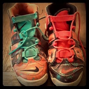 Basketball shoes